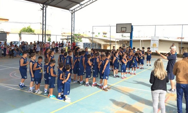 Projeto social de ex-atleta do Franca Basquete ensina o esporte para crianças