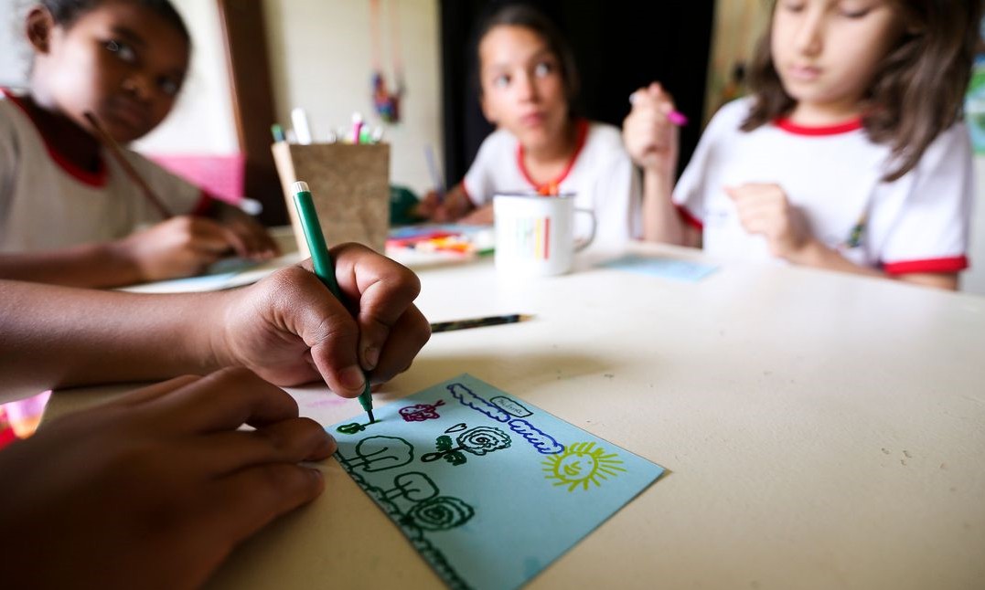 MEC tem agora secretarias para alfabetização e escolas militares