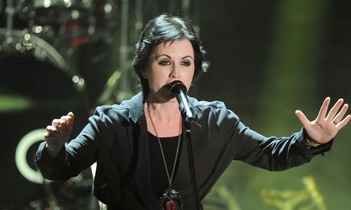 The Cranberries lança último disco com Dolores O’Riordan, vocalista morta há um ano