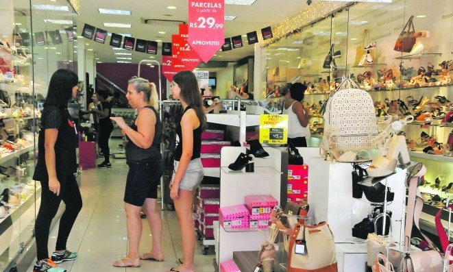 Varejo calçadista acelera o passo e vai conseguindo superar a crise