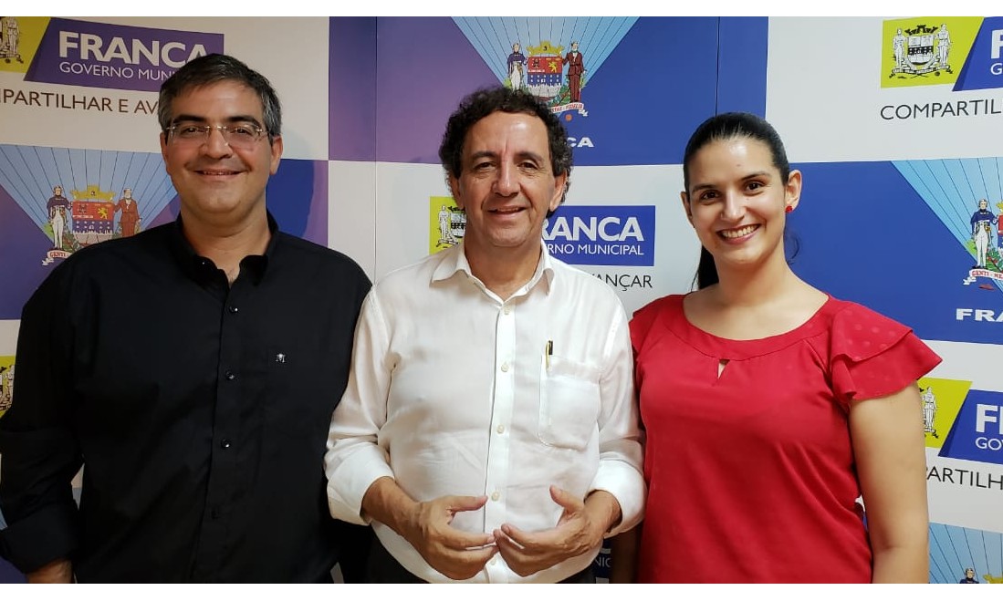 Depois de duras críticas de Donha, prefeito anuncia secretária Marina Mattos