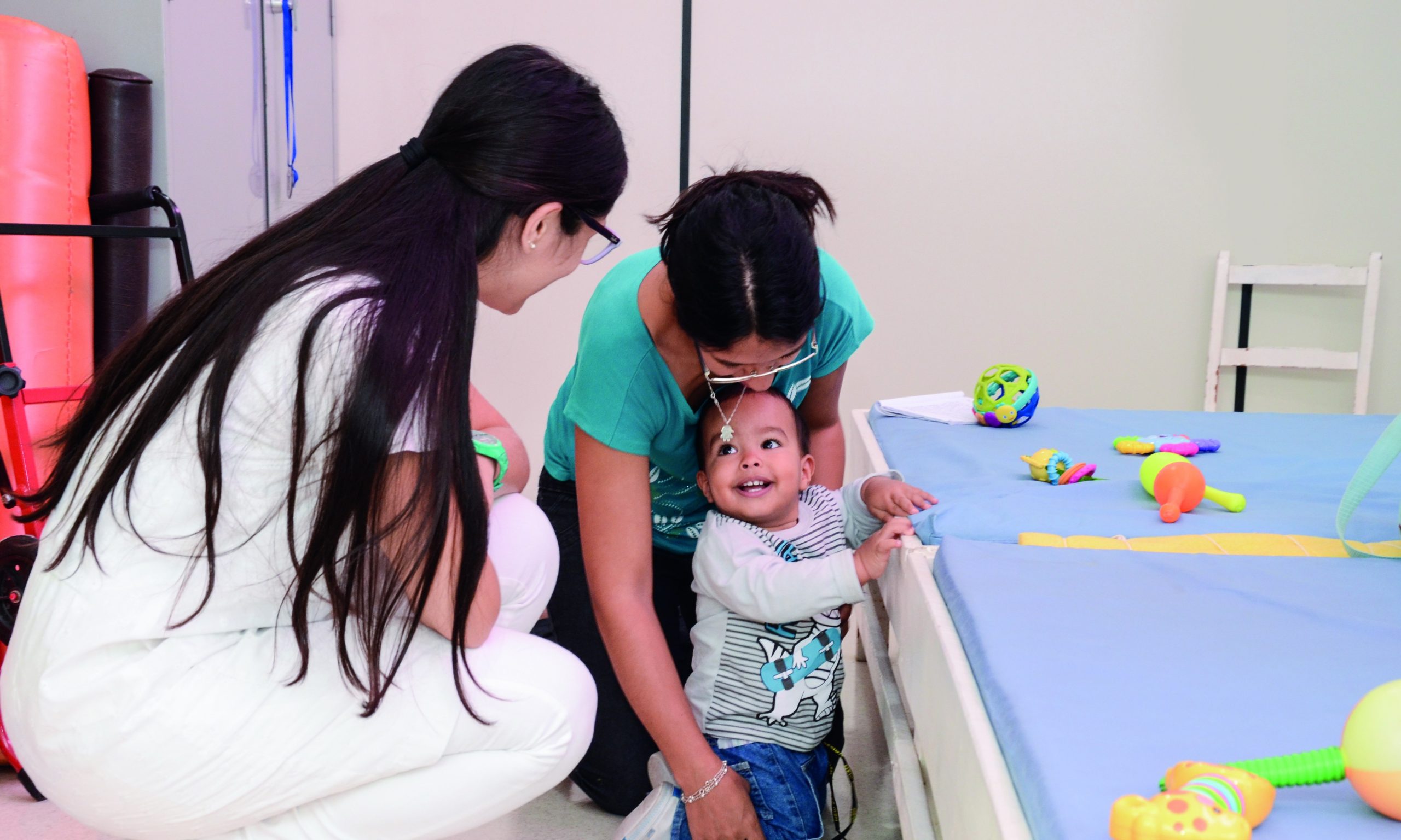 APAE Franca completa 49 anos com corte de um bolo nesta quinta-feira, 24