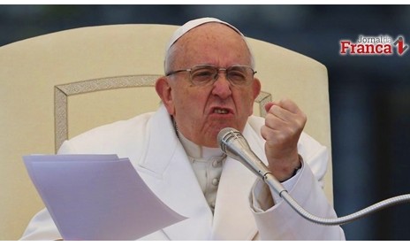 Papa Francisco critica quem “vai à igreja e odeia os outros”