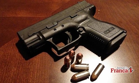 Decreto sobre posse de armas favorece quem tem antecedentes criminais
