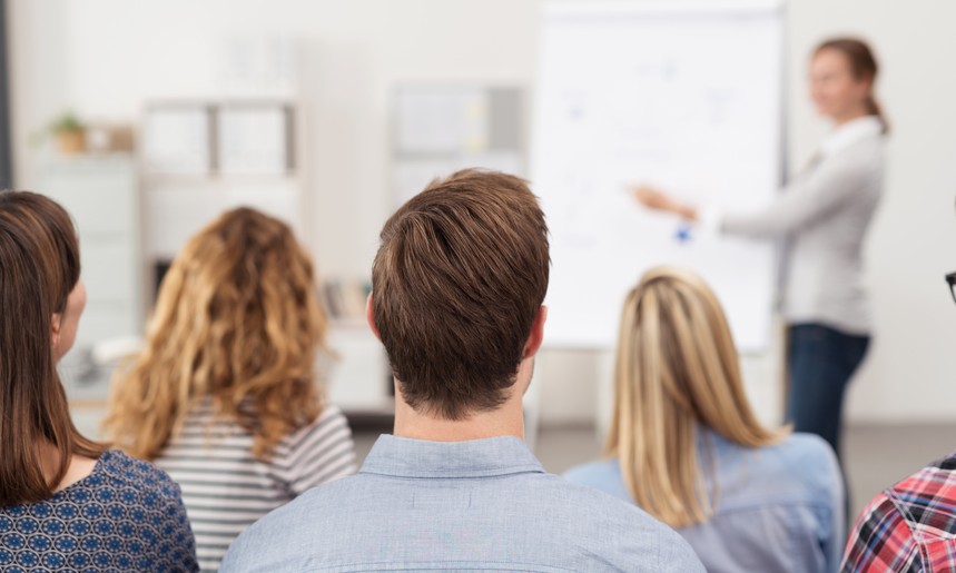 Contratar cursos extracurriculares requer atenção e cuidados