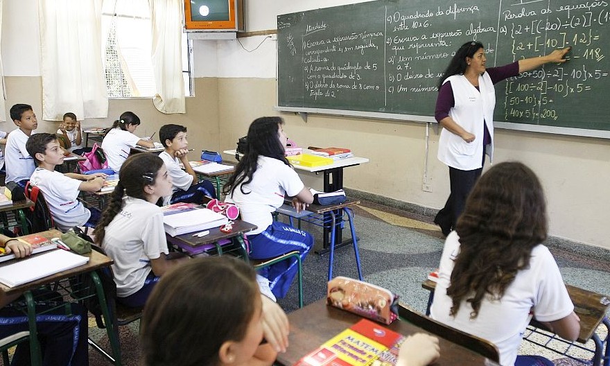 Governo garante que fará contratos com professores temporários neste ano