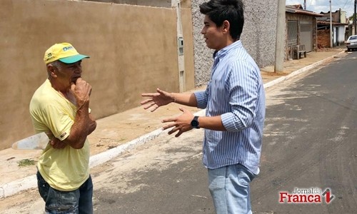 Rafa do Cipanga acompanha obras de recapeamento de ruas em Pedregulho