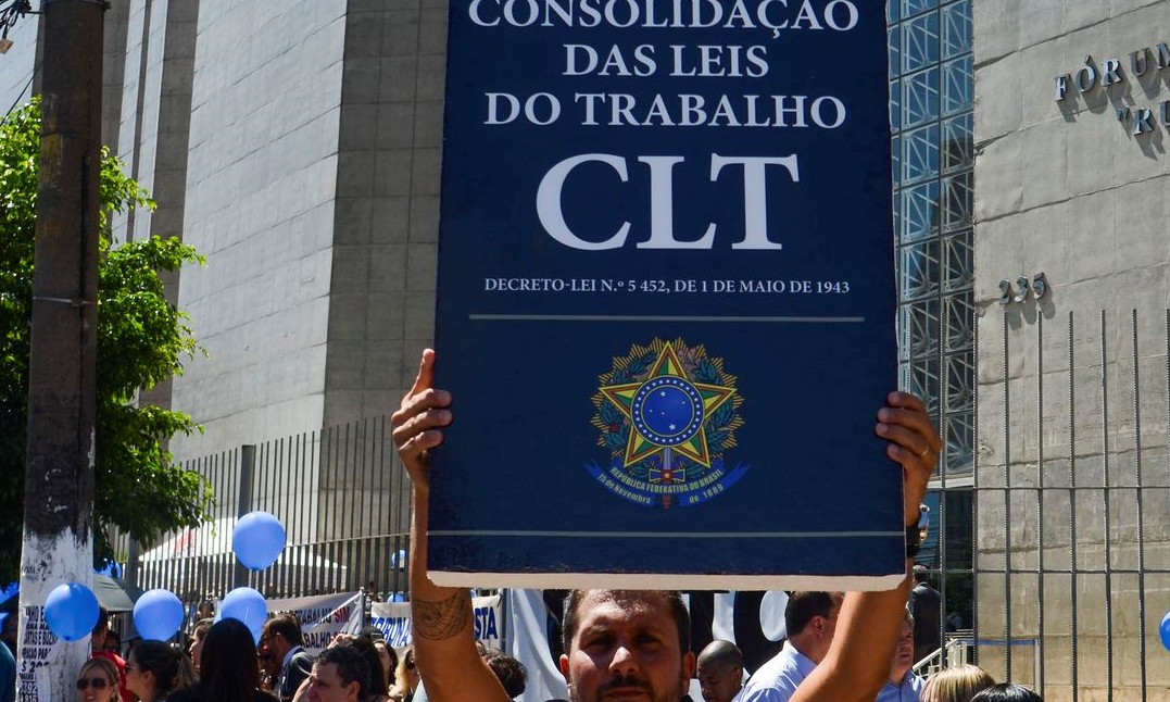 Juízes e advogados fazem ato em defesa da Justiça do Trabalho em SP
