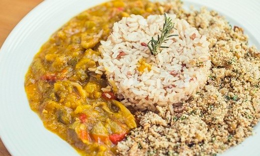 Moqueca Vegetariana usa abóbora no lugar do peixe. Aprenda a receita, é fácil!