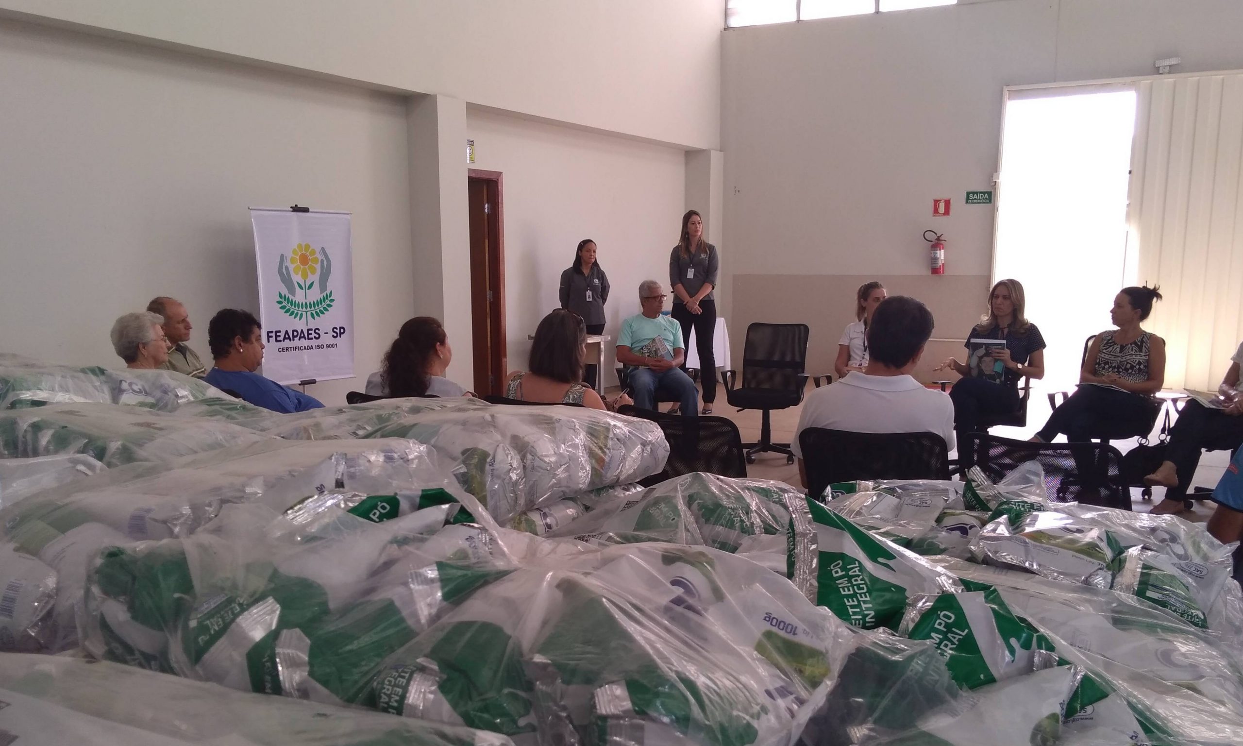 FEAPAES entrega 13.190 quilos de leite em pó para 22 entidades de Franca