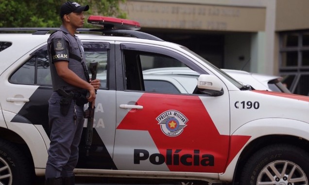 Governo paulista autoriza PM a usar arma calibre 12 em chamadas do 190