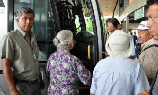 Idosos têm assento gratuito em ônibus rodoviários em São Paulo