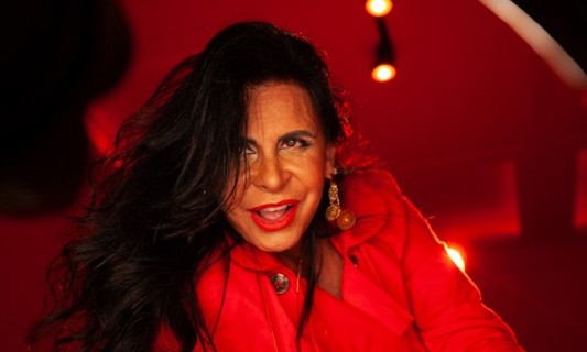 Pré-Carnaval Bloco Califórnia terá Gretchen e banda Batom na Cueca