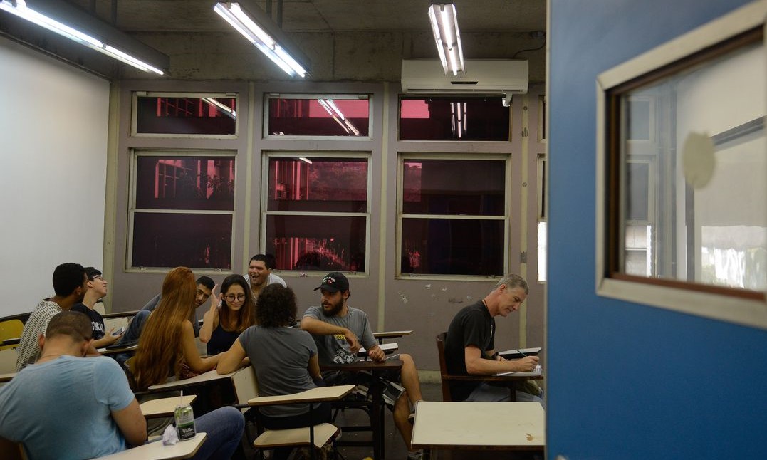 Fies vai oferecer 100 mil vagas a juro zero para alunos de baixa renda