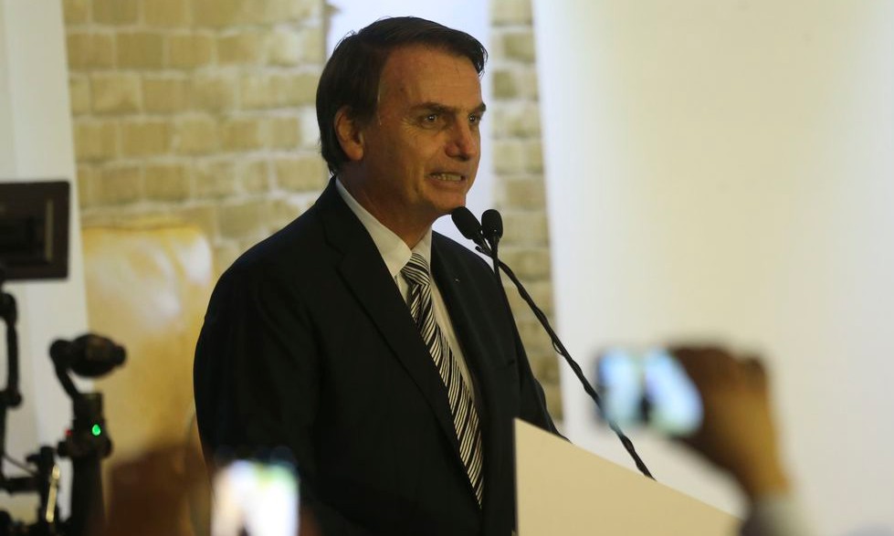 Bolsonaro manterá ajuda a venezuelanos após atos violentos a uma caravana