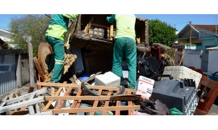 Prefeitura faz arrastão de combate à sujeira e aos focos de dengue em Franca