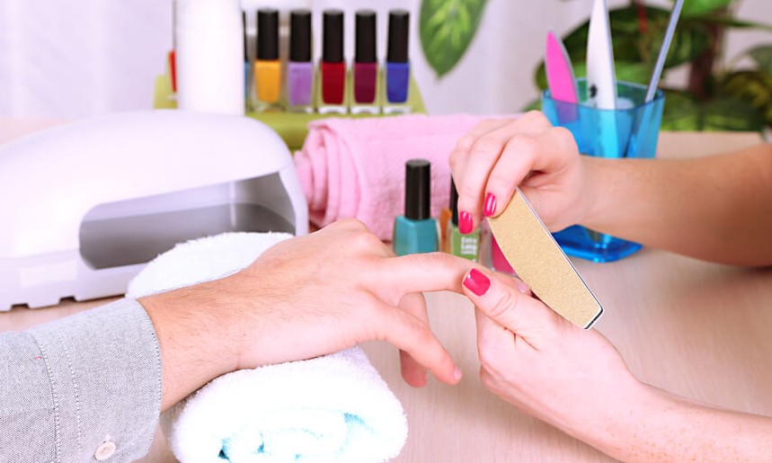 Abertas inscrições para curso de manicure da Escola Profissionalizante de Guará