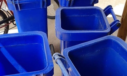 Cristais Paulista recebe doação de carrinhos para recolhimento de lixo