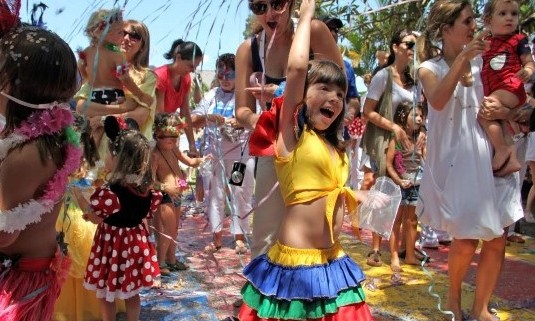 Carnaval com crianças exige cuidados básicos para aproveitar a folia