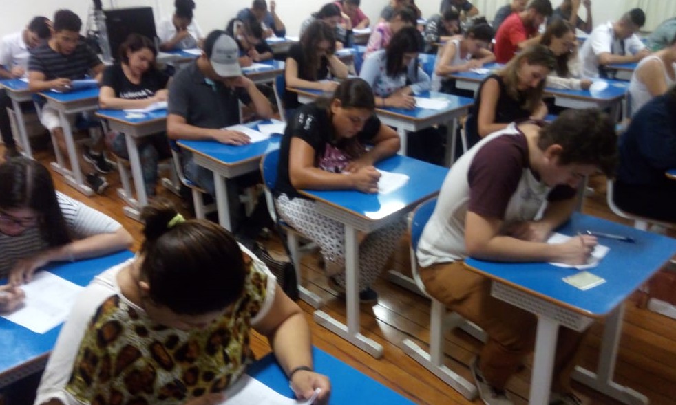 Cursinho Popular de Franca: 185 candidatos fazem prova para seleção