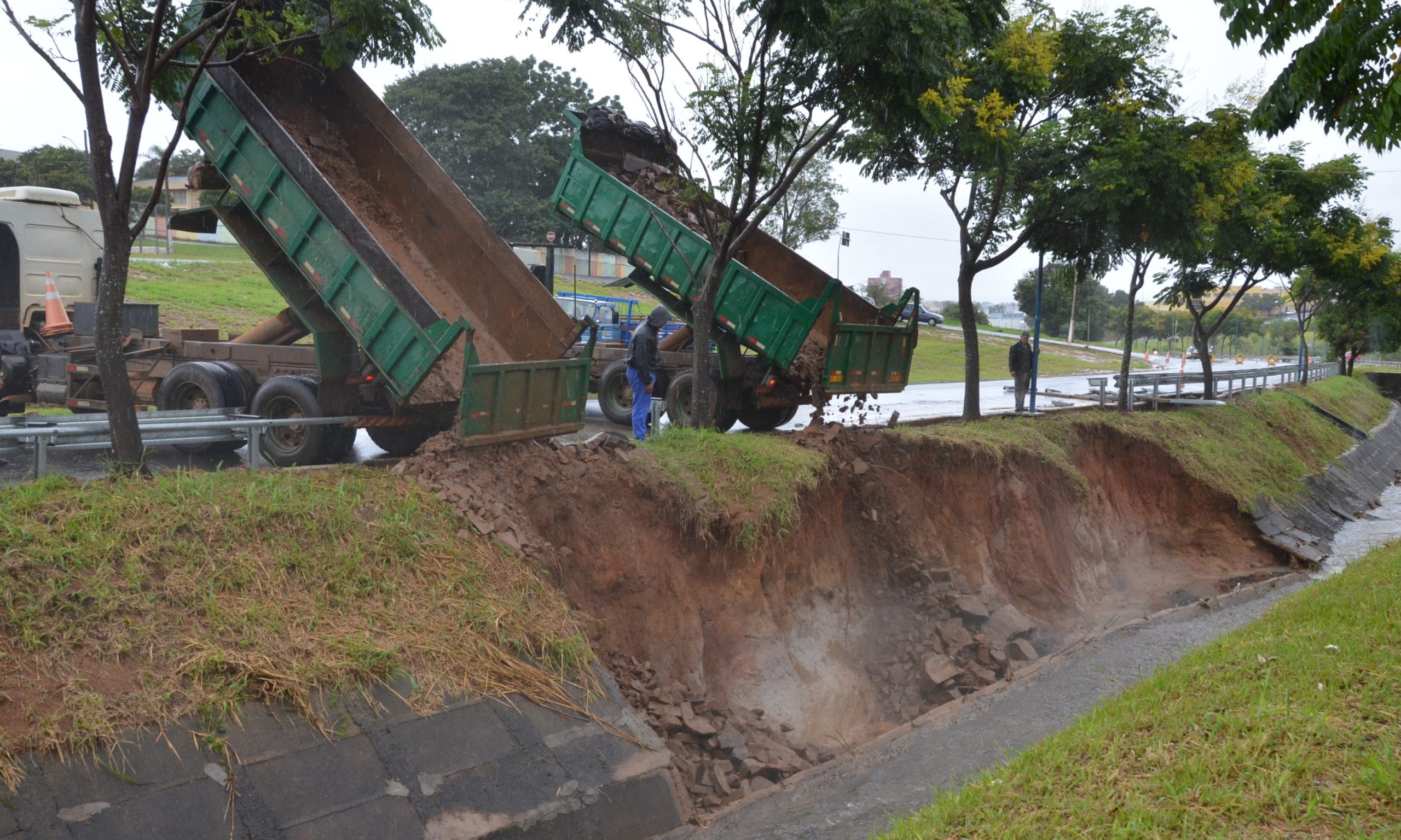 Córrego dos Bagres passa por obras de contenção por conta das chuvas