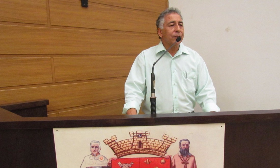 Nirley se altera e aponta para vingança de Carlinho em rejeição de projeto
