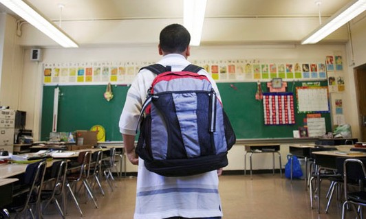 Volta às aulas: atenção à postura para prevenir problemas na coluna