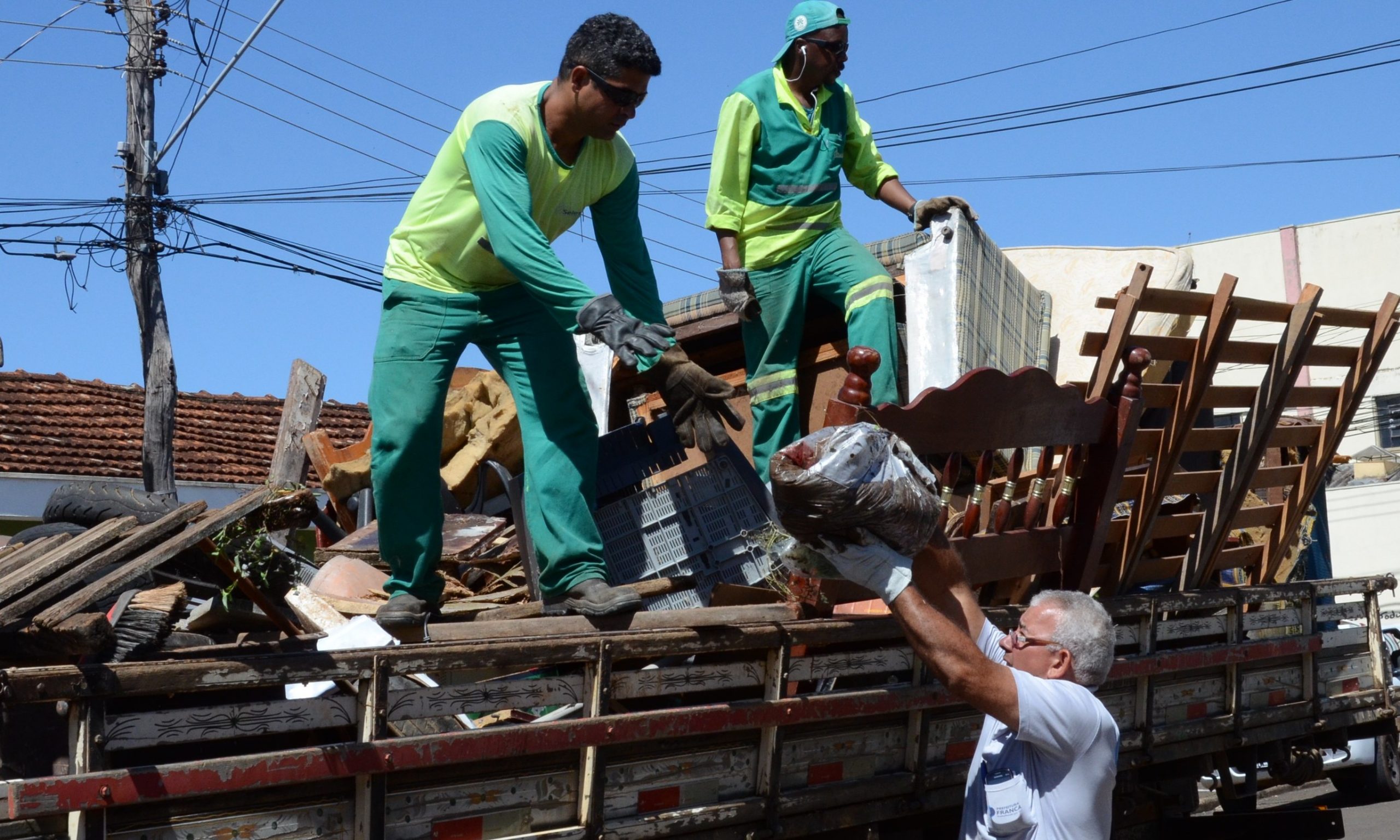 “Arrastão de Limpeza” realizado em Franca recolhe 42 toneladas de inservíveis