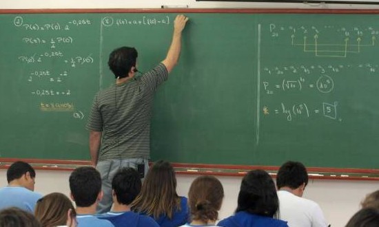 USP abre concurso público para Professor em Ribeirão com salário de R$ 16.100,43