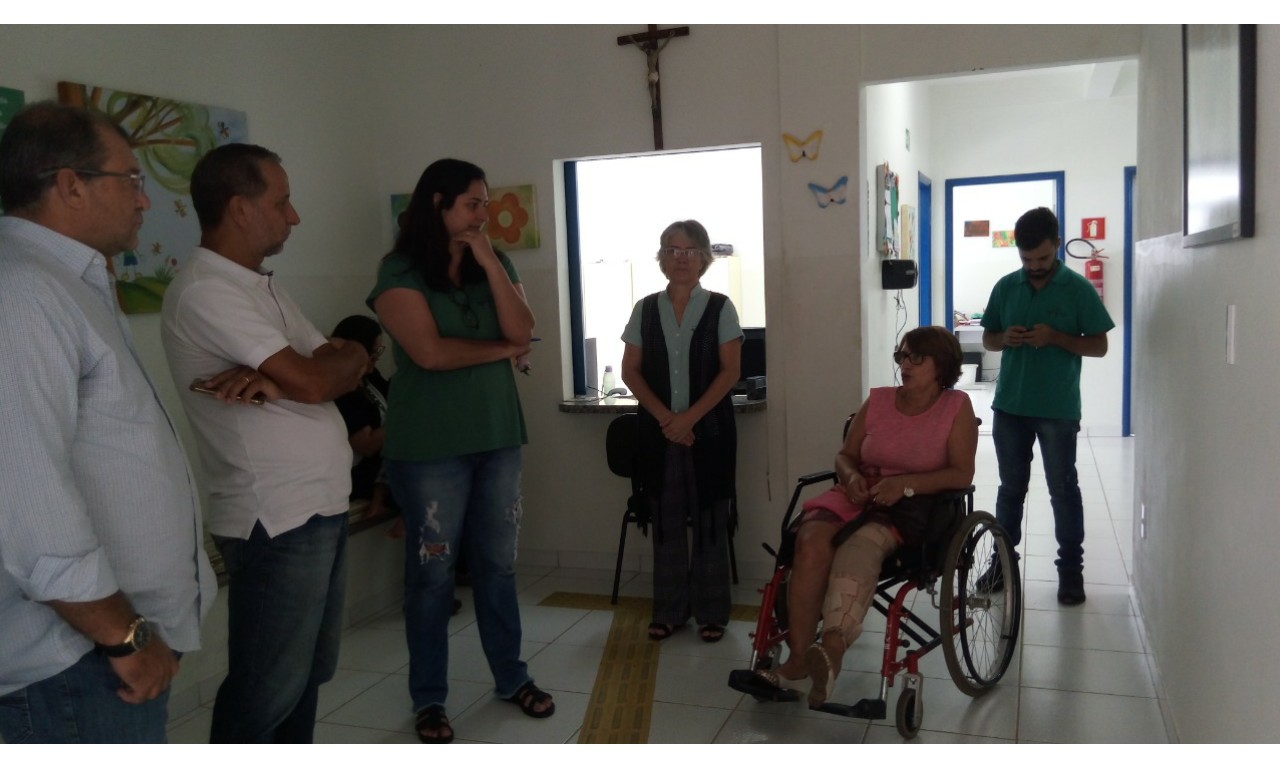 Vereadores inspecionam obras na parte elétrica de creche do Jardim Riviera