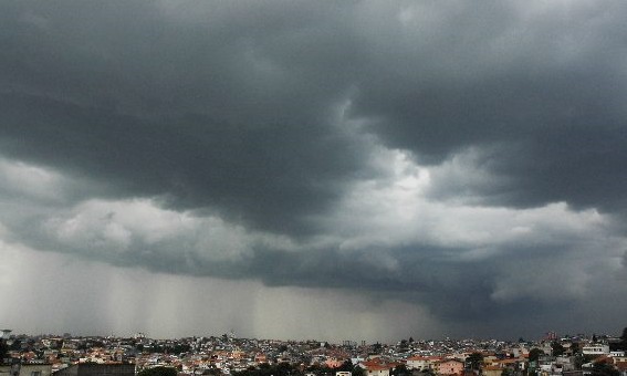 Segunda, 04, começa nublada e com pancadas de chuva em Franca