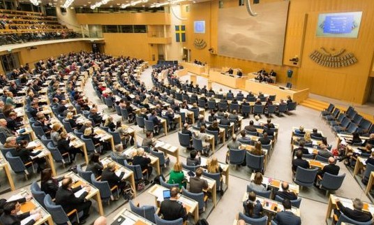 Deputados da Sécia não têm assessores, dormem em quitinete e pagam café