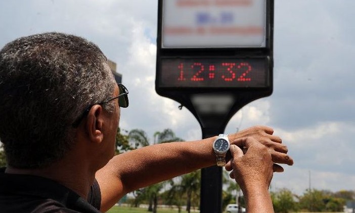 Horário de verão termina no sábado e pode não mais ser utilizado no país