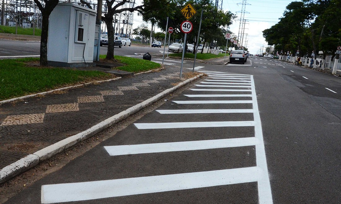 Obras de sinalização e substituição de placas são realizadas em Franca