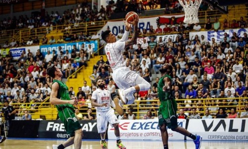 Com grande atuação coletiva, Sesi Franca vence Atenas no jogo de estreia