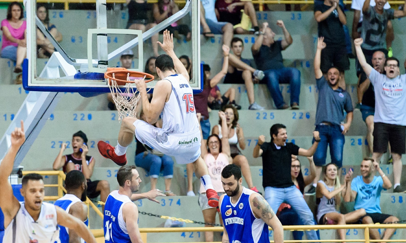 Franca vence Pinheiros no Pedrocão e reassume a liderança isolada do NBB