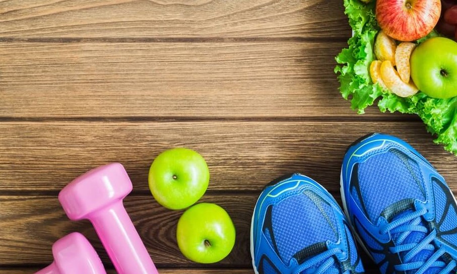 Praticar exercícios ajuda a melhorar a alimentação diária, apontam estudos