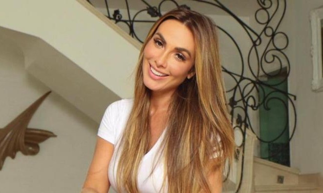 Nicole Bahls critica cenas de sexo na TV entre gays e é acusada de homofobia na web