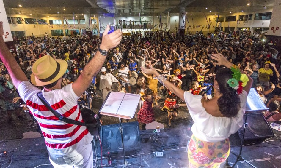 Com baile à fantasia e cortejo, Bloco Cangoma espera reunir 7 mil pessoas
