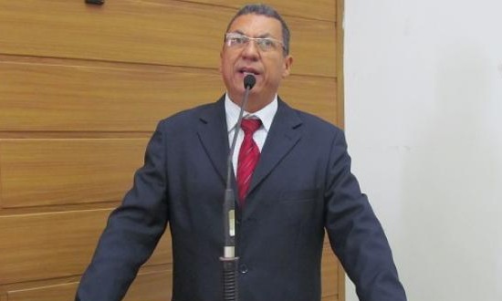 Vereador Pastor Otávio reapresenta projeto que proíbe queima de fogos