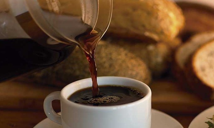 Brasileiro bebe seis vezes mais café do que o resto do mundo, atrás só dos EUA