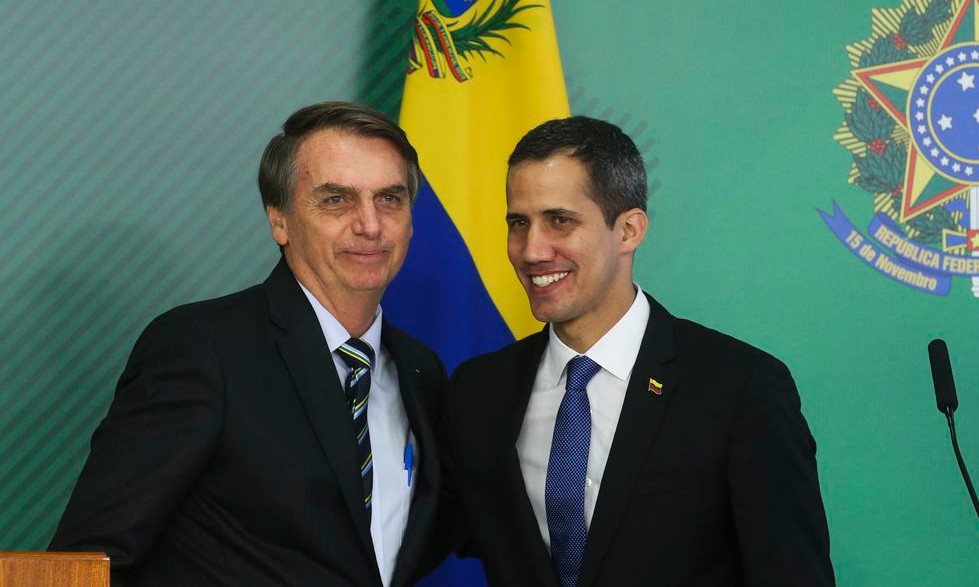 Bolsonaro promete atuar, dentro da lei, para que a ordem volte à Venezuela