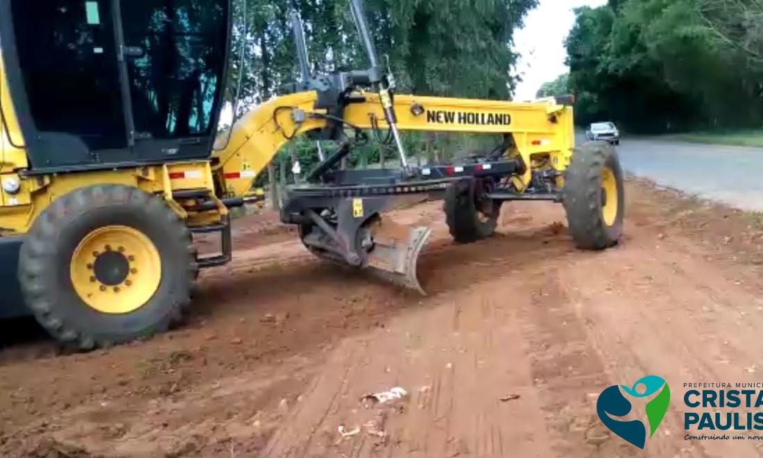 Prefeitura de Cristais Paulista recupera estrada rural na Borda da Mata