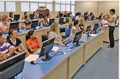 Escola de Enfermagem de Ribeirão seleciona professor com salário de R$ 10.830,94