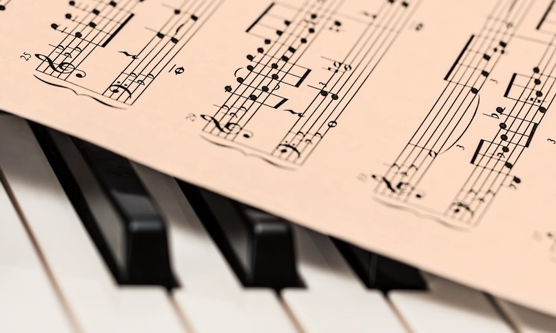 Música mexe com o cérebro e pode aumentar a produtividade. Entenda