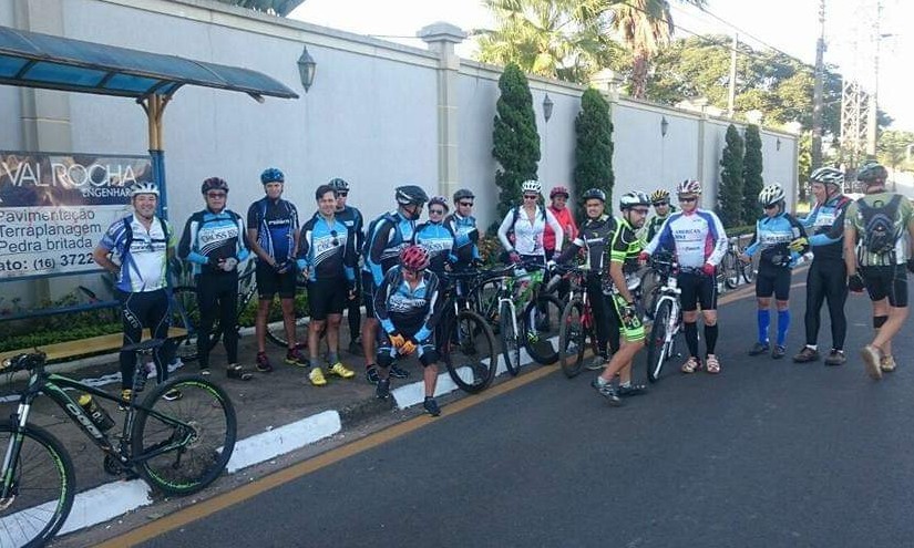 Para arrecadar alimentos e ração para cães, Team Cross Bike realiza pedal solidário