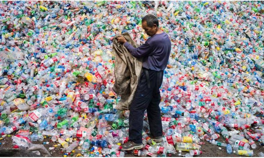 Brasil é o 4º país do mundo que mais gera lixo plástico e é o que menos recicla