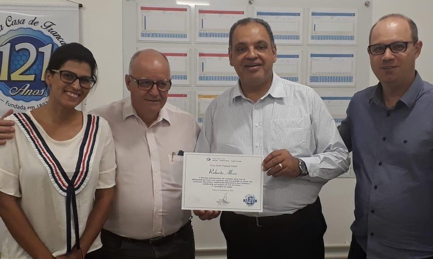 Deputado federal Roberto Alves visita administração da Santa Casa de Franca