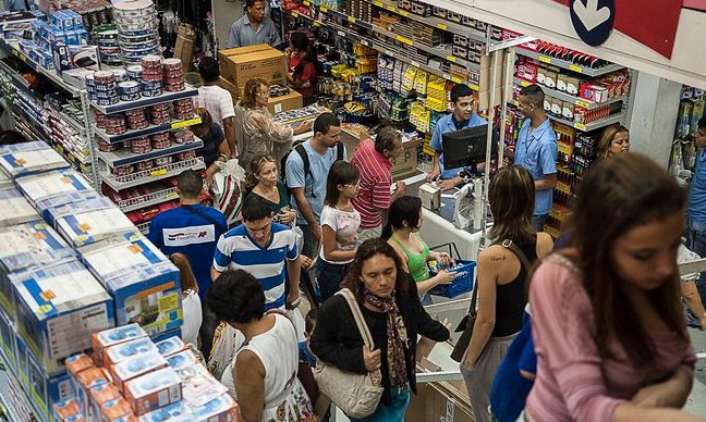 Contratação de pessoas por vínculos temporários pelo comércio está em alta