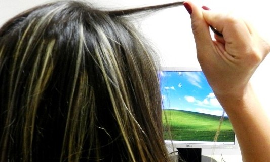 Compulsão incontrolável por arrancar os fios de cabelo é distúrbio psíquico